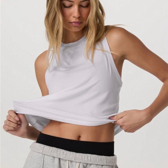 Vuori Tops - Vuori short sleeve cropped tee shirt MEDIUM